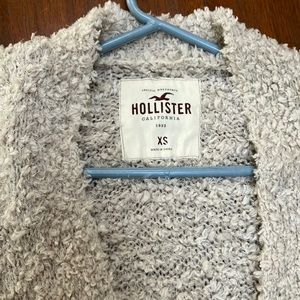 HOLLISTER California 1922 brand. XS. Very soft. Beige knit cardigan.side slits.